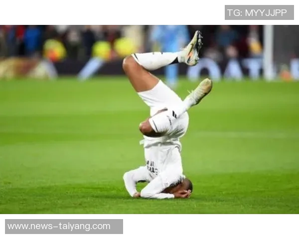 姆巴佩全场表现抢眼成功过人和对抗均为最高评分达到73