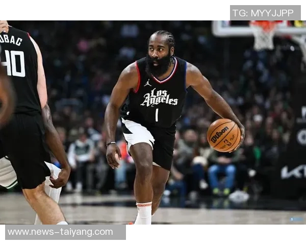 哈登半场表现分析：8投3中斩获9分5助攻三分命中率提升正负值为4